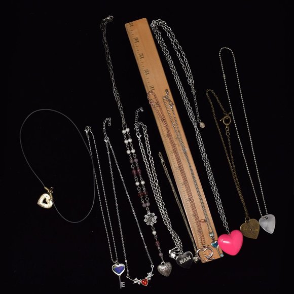 Bundle of 11 Heart Necklaces Mixed Metals Various Sizes Crafts Fashion Costume - Picture 8 of 9